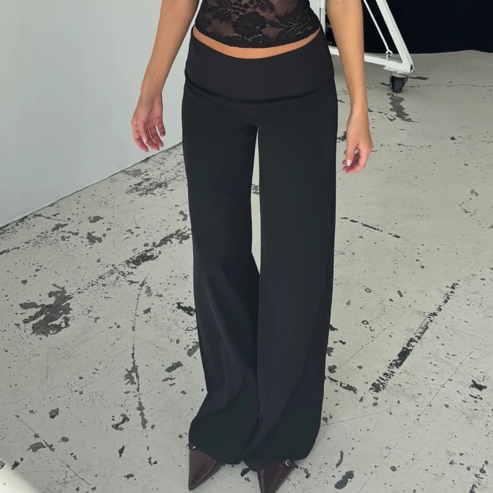 Venderby’s Flowy Low Waist Pants